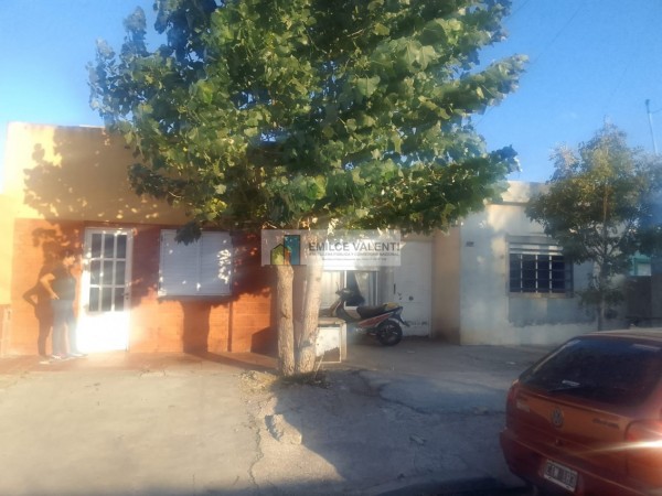 Casa con Departamento independiente frente